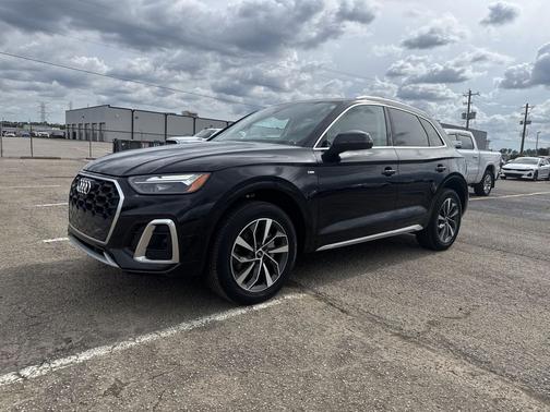 Mythos Black Metallic 2022 Audi Q5 45 S line Premium Plus