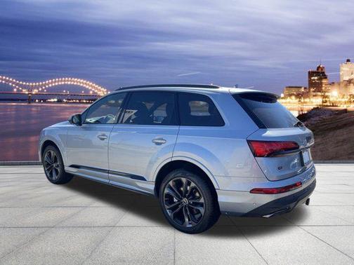 2025 Audi Q7 55 Premium Plus