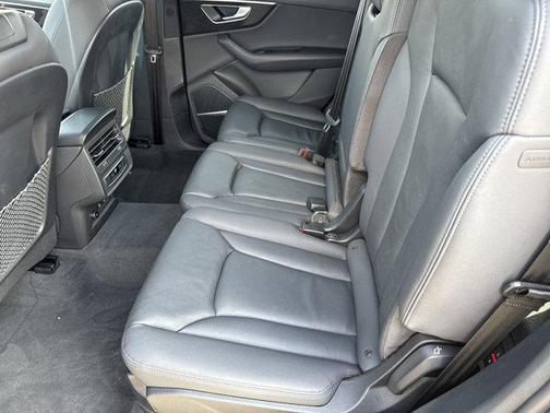 2022 Audi Q7 55 Premium Plus
