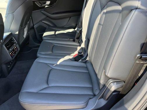 2025 Audi Q7 55 Prestige