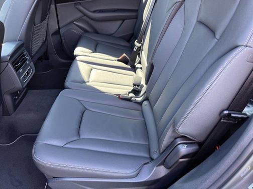 2025 Audi Q7 45 Premium