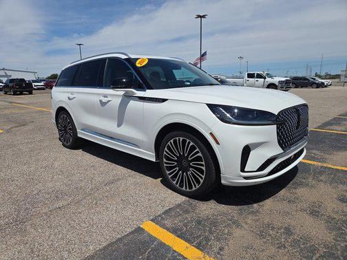 Pristine White Metallic Tri-Coat 2025 Lincoln Aviator Black Label AWD