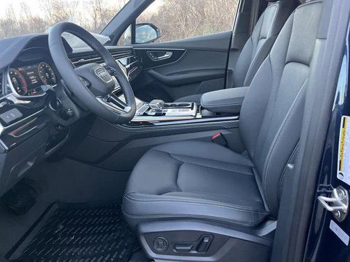 2025 Audi Q7 55 Premium Plus