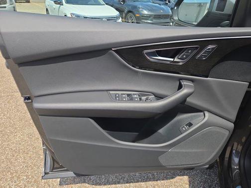 Samurai Gray Metallic 2025 Audi Q8 55 Premium