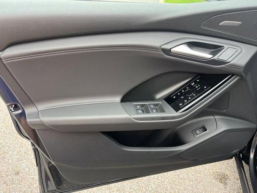 2025 Audi Q6 e-tron Premium Plus quattro