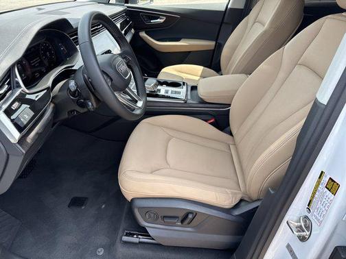 2025 Audi Q7 45 Premium Plus