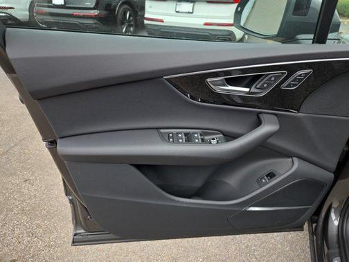 2025 Audi Q7 45 Premium