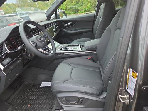 2025 Audi Q7 45 Premium