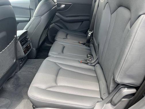 2025 Audi Q7 55 Prestige