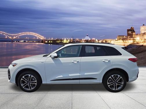 Glacier White Metallic 2026 Audi Q5 Premium TFSI quattro S tronic