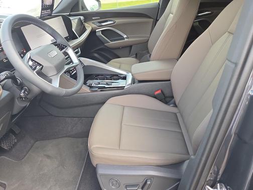 Tambora Gray Metallic 2026 Audi Q5 Premium Plus TFSI quattro S tronic