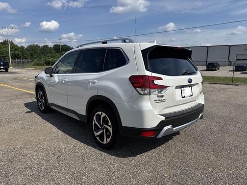 Crystal White Pearl 2023 Subaru Forester Touring
