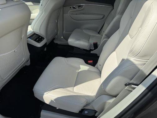 2024 Volvo XC90 B6 Ultimate Bright Theme 6-Seater