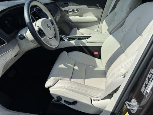 2024 Volvo XC90 B6 Ultimate Bright Theme 6-Seater