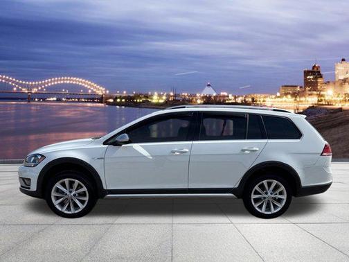 'WHITE' 2019 Volkswagen Golf Alltrack TSI S