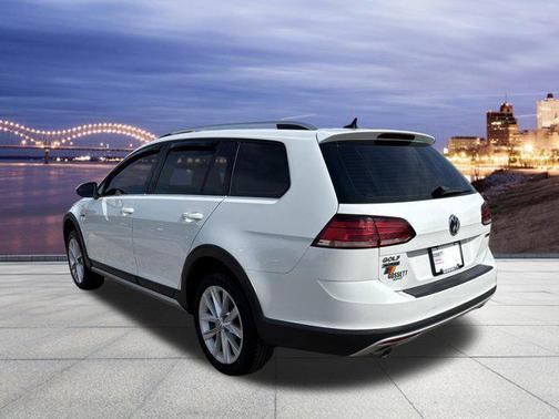 'WHITE' 2019 Volkswagen Golf Alltrack TSI S