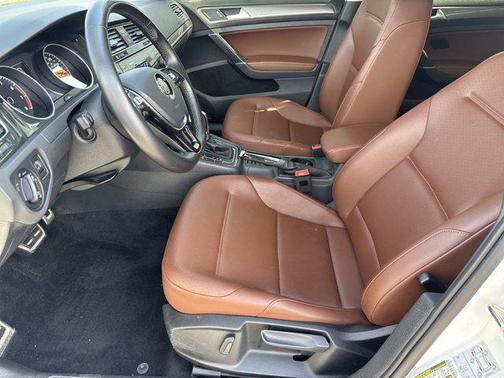 'WHITE' 2019 Volkswagen Golf Alltrack TSI S