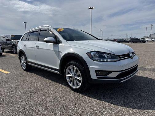 'WHITE' 2019 Volkswagen Golf Alltrack TSI S