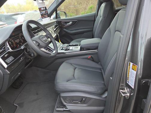 SAMURAI GRAY MET 2026 Audi Q7 45 Premium