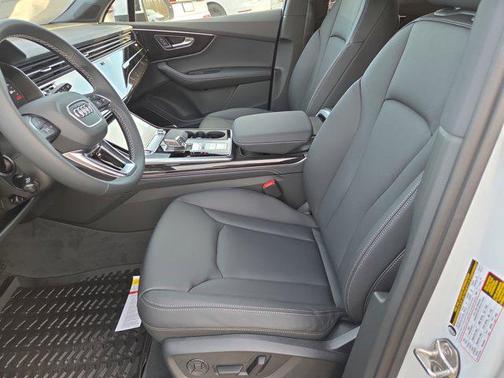 Glacier White Metallic 2026 Audi Q7 55 Premium Plus