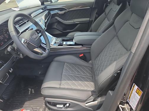 Mythos Black Metallic 2026 Audi S8 4.0T