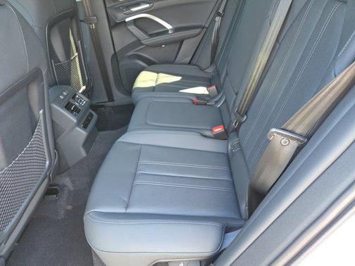 Glacier White Metallic 2026 Audi Q5 Premium Plus TFSI quattro S tronic