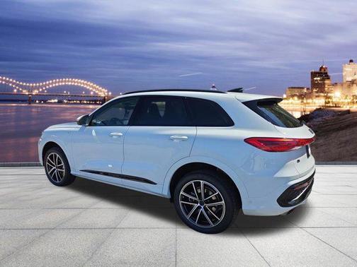 Glacier White Metallic 2026 Audi Q5 Premium Plus TFSI quattro S tronic