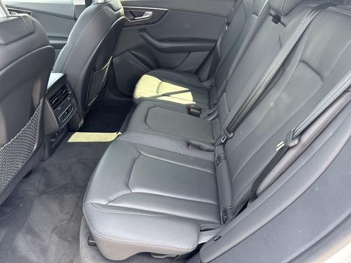 Carrara White 2023 Audi Q8 55 Premium