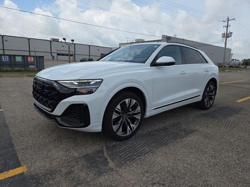Glacier White Metallic 2025 Audi Q8 55 Premium