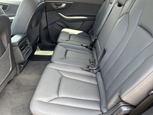 2025 Audi Q7 45 Premium
