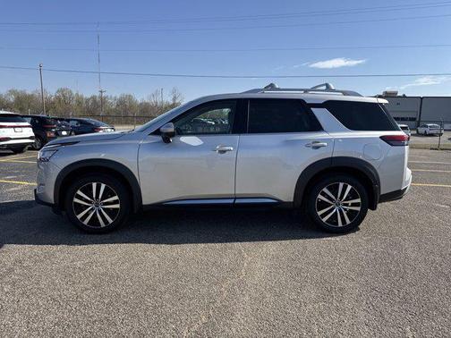 2023 Nissan Pathfinder Platinum 4WD