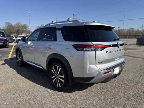 2023 Nissan Pathfinder Platinum 4WD