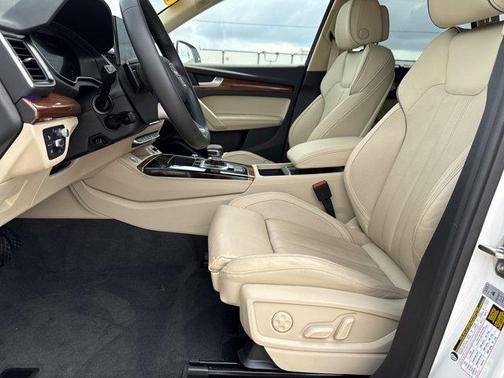 2023 Audi Q5 45 S line Prestige