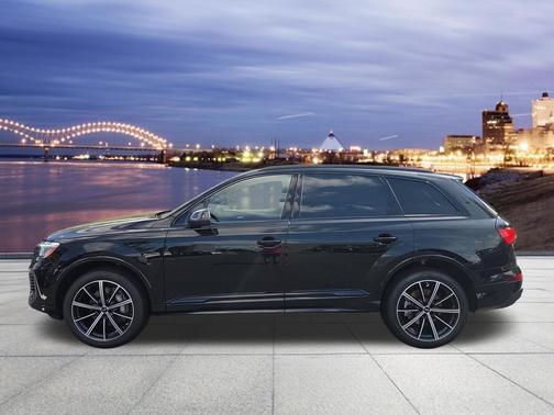 Mythos Black Metallic 2026 Audi Q7 45 Premium Plus