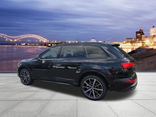 Mythos Black Metallic 2026 Audi Q7 45 Premium Plus