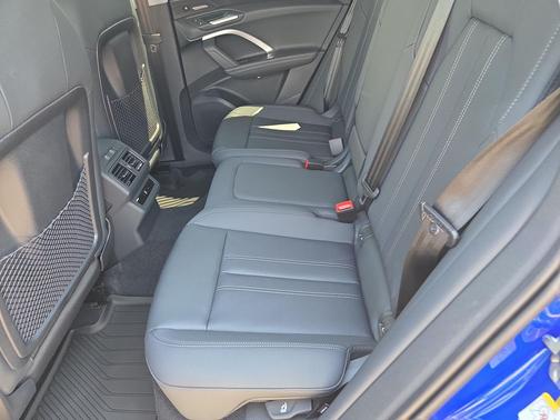 Ultra Blue Metallic 2026 Audi Q5 Premium Plus TFSI quattro S tronic