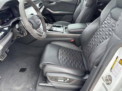 Glacier White Metallic 2024 Audi RS Q8 4.0T
