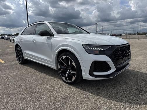 Glacier White Metallic 2024 Audi RS Q8 4.0T