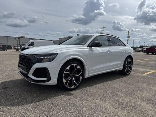 Glacier White Metallic 2024 Audi RS Q8 4.0T