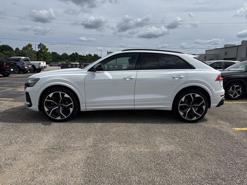 Glacier White Metallic 2024 Audi RS Q8 4.0T