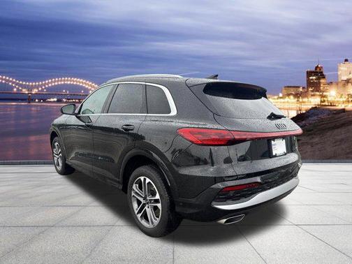 Mythos Black Metallic 2025 Audi Q5 Premium TFSI quattro S tronic