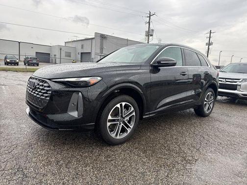 Mythos Black Metallic 2025 Audi Q5 Premium TFSI quattro S tronic