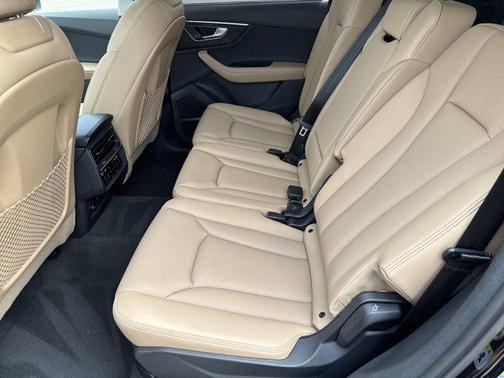 2025 Audi Q7 45 Premium Plus