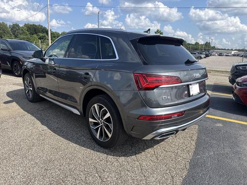 Daytona Gray Pearl Effect 2023 Audi Q5 45 S line Premium