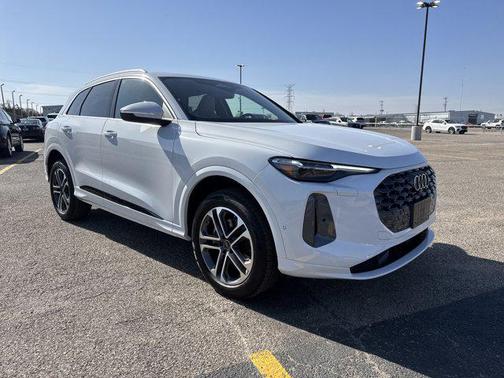 White 2025 Audi Q5 Premium Plus TFSI quattro S tronic