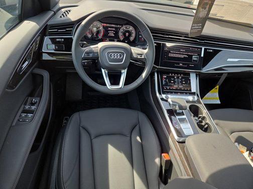 Daytona Gray Pearl Effect 2026 Audi Q8 55 Premium Plus