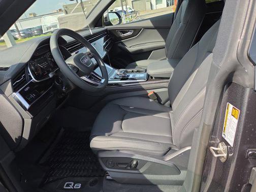 Daytona Gray Pearl Effect 2026 Audi Q8 55 Premium Plus