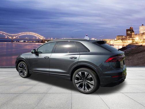 Daytona Gray Pearl Effect 2026 Audi Q8 55 Premium Plus