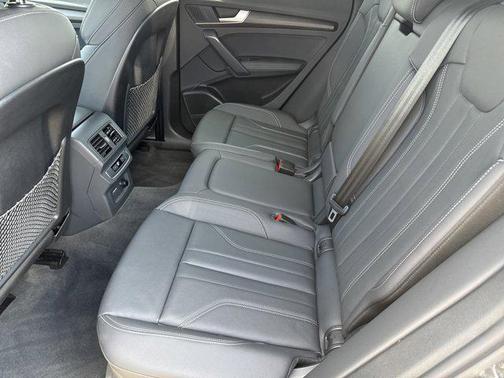 Daytona Gray Pearl Effect 2024 Audi Q5 45 S line Premium Plus