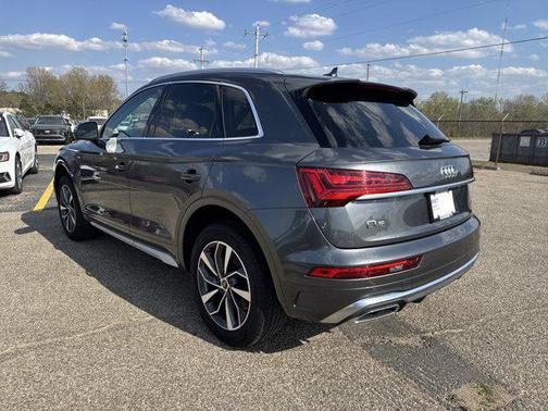 Daytona Gray Pearl Effect 2024 Audi Q5 45 S line Premium Plus